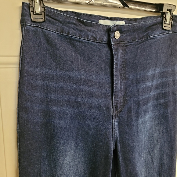 Kancan Jainey High Rise Bell Bottom Flare Leg Jeans - Picture 5 of 11